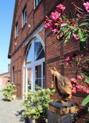 Ansicht Hof_Schinkenskulptur